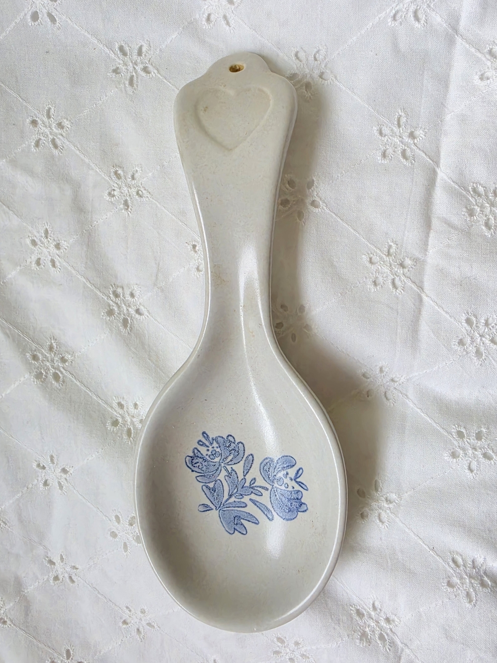 Pfaltzgraff White Ceramic Spoon Rest with Yorktowne Blue Floral Accent